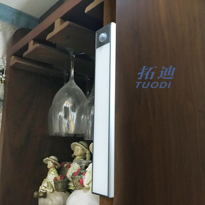 Đèn dải LED có thể điều chỉnh độ sáng 3 màu dưới tủ có màu trắng ấm 2700K Trắng mềm 3000K